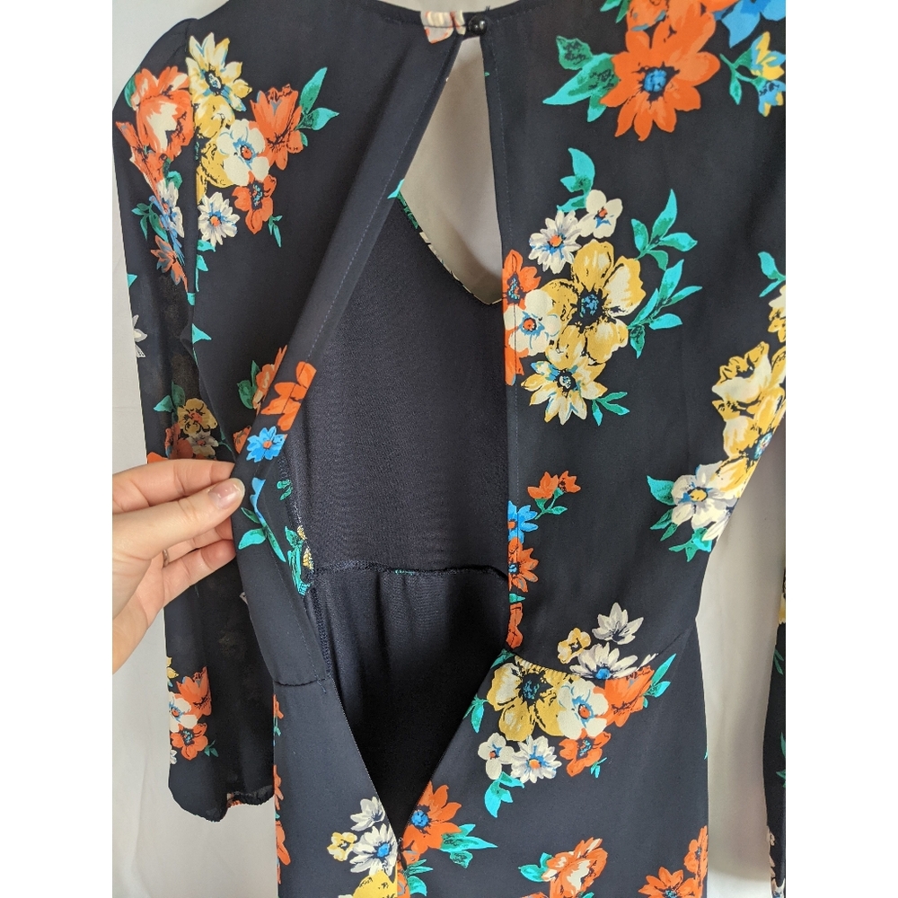 Dee Elle Floral Dress w Peek-a-boo Back Detail 💐 - Picture 12 of 14